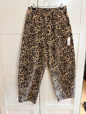 NWT Le Bon Shoppe Arc Pants Leopard - Size M